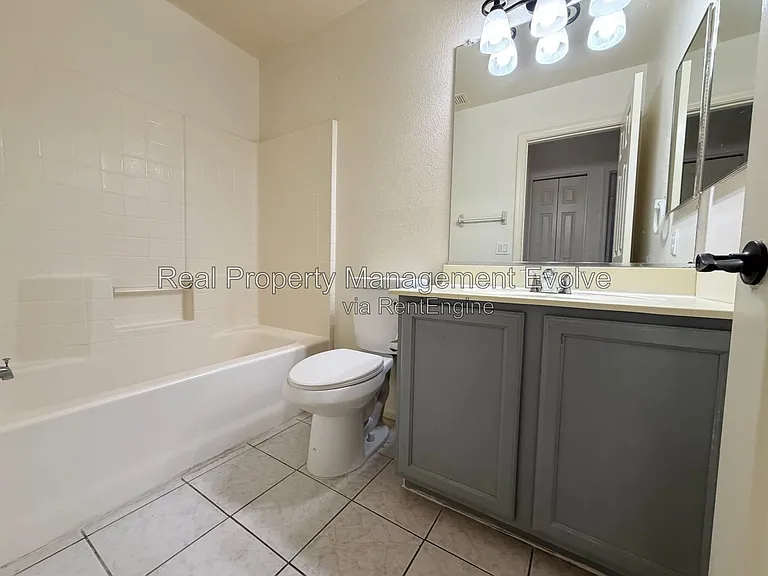 2060 N 30th St — Photo 25