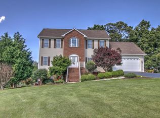 1130 Blueberry Hill Ct, Vinton, VA 24179