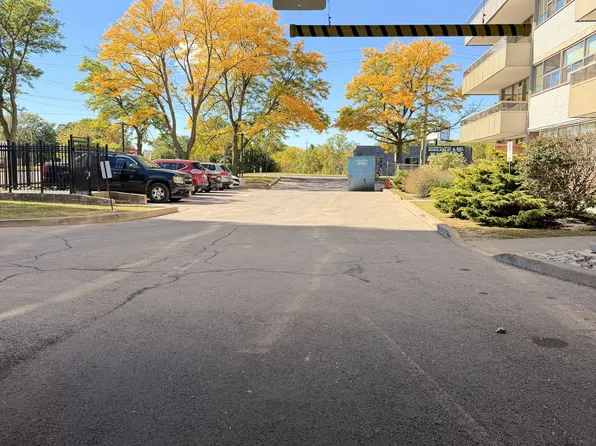 215 Glenridge Ave #505, Saint Catharines, ON L2T 3J7