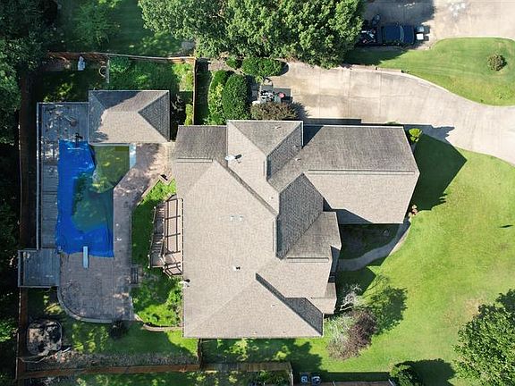 4th image of 12 Laval Ct