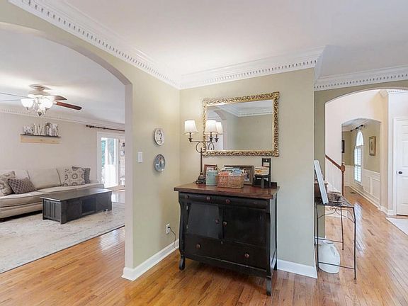 5th image of 1301 Knightsbridge Dr