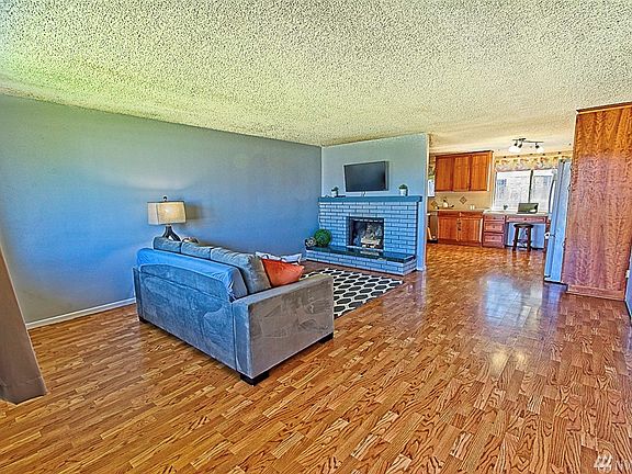 4th image of 1403 S Lakeway Dr