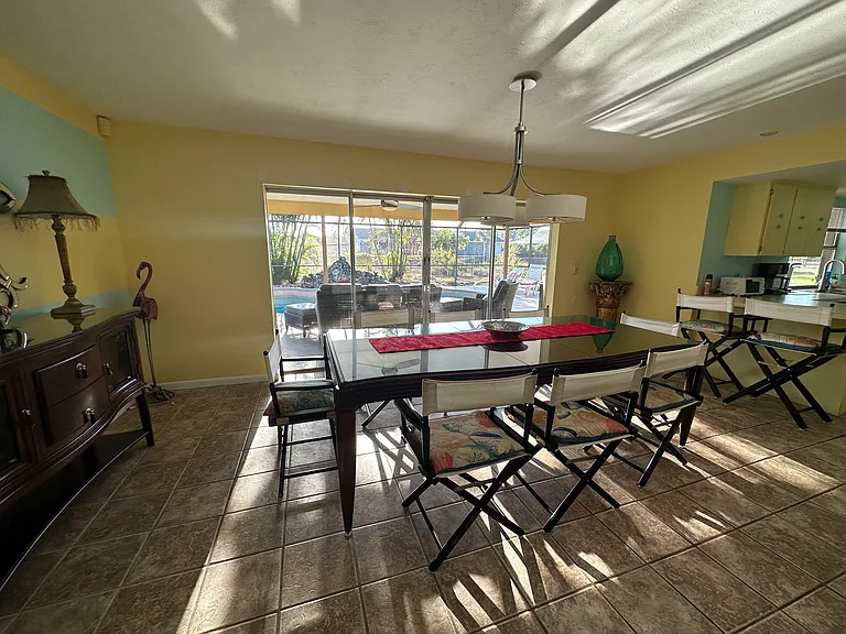 313 SE 16th Pl — Photo 6