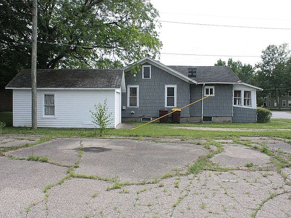 2nd image of 304 Ann St