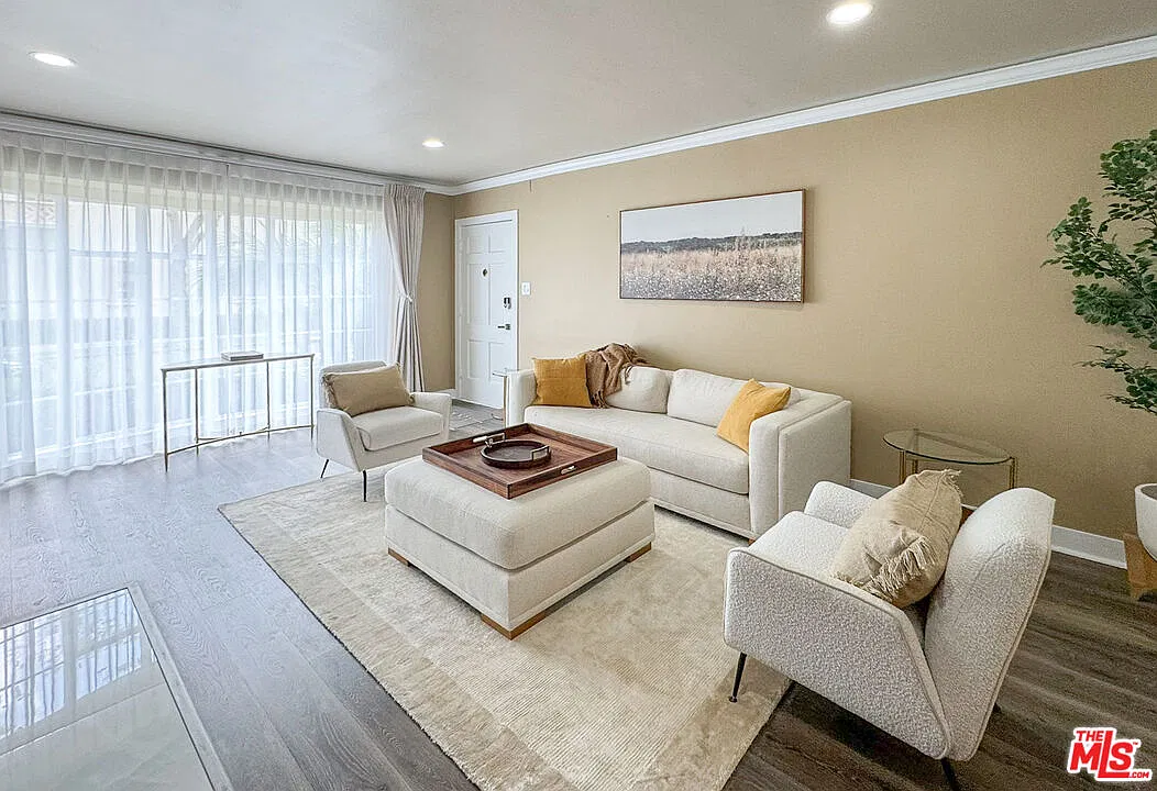 2 bed, 2.0 bath, 1400 sqft, $5,695 — Photo 1