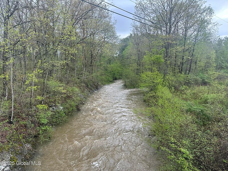 4th image of 144 Factory Hollow Road