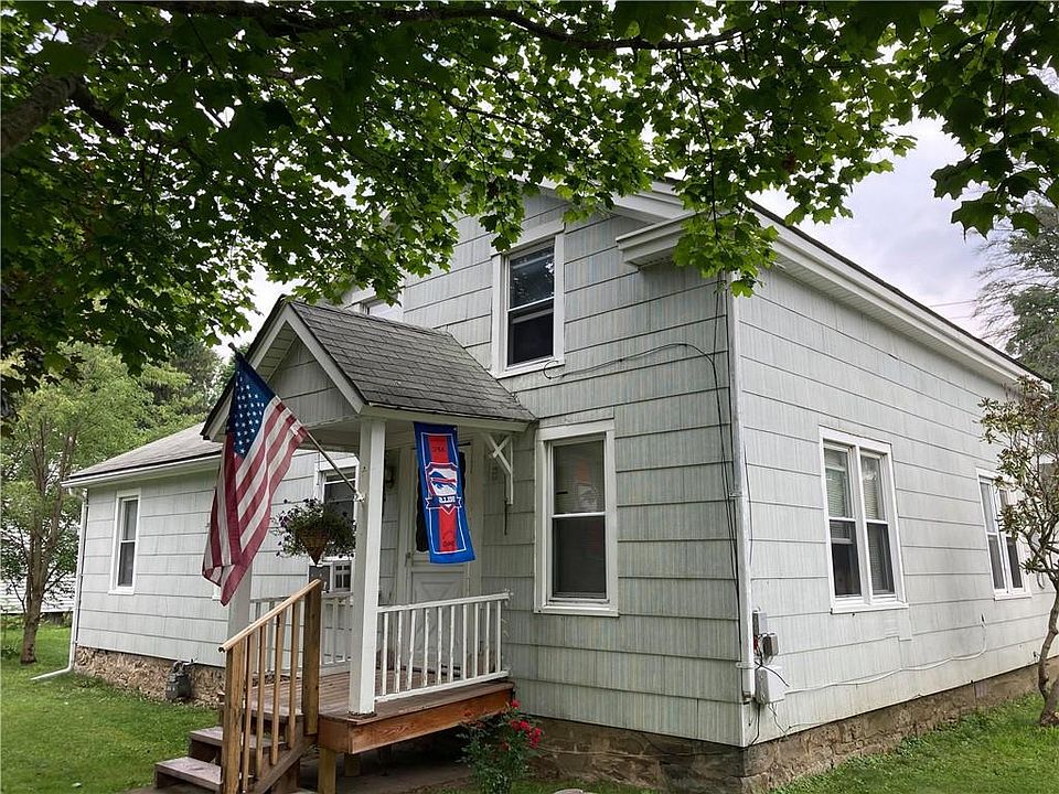 1st image of 9 Hughes St W