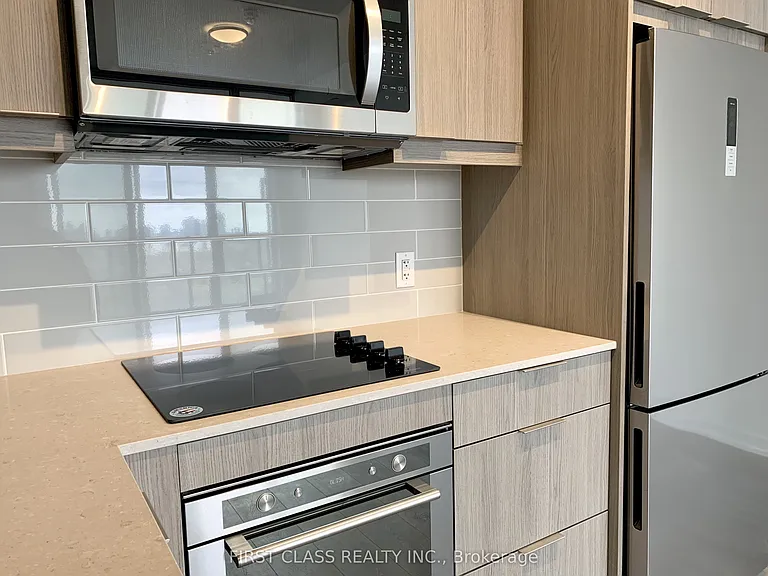 36 Manor Rd E #908 — Photo 4