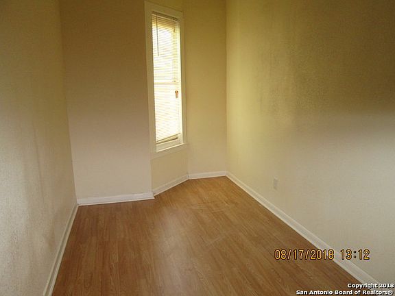 4th image of 124 Arlington Ct APT 1
