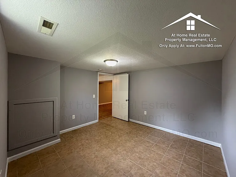 217 W 6th St — Photo 36