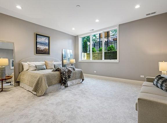 4th image of 1323 W Wrightwood Ave #1