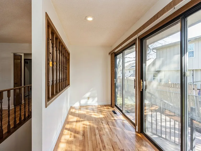 7405 W 74th St — Photo 16