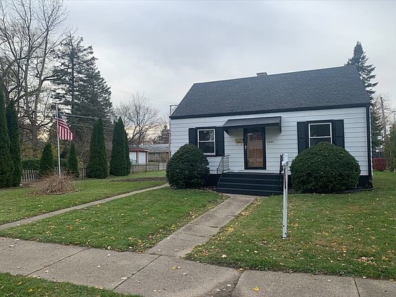 2nd image of 1830 Seymour Ave