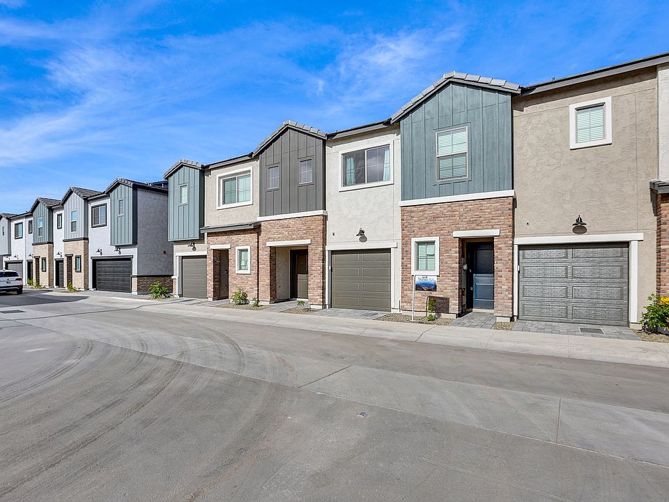 Main Street -Steps away to the Beautifyl walking trails