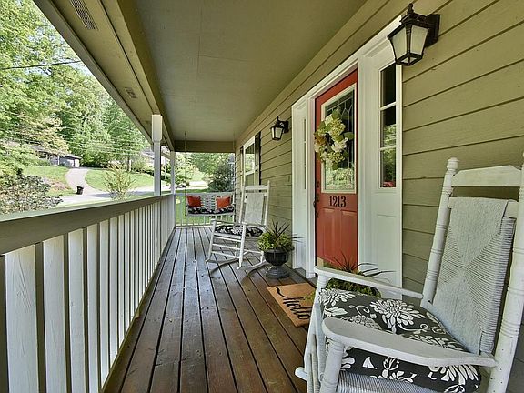 4th image of 1213 Farrington Dr