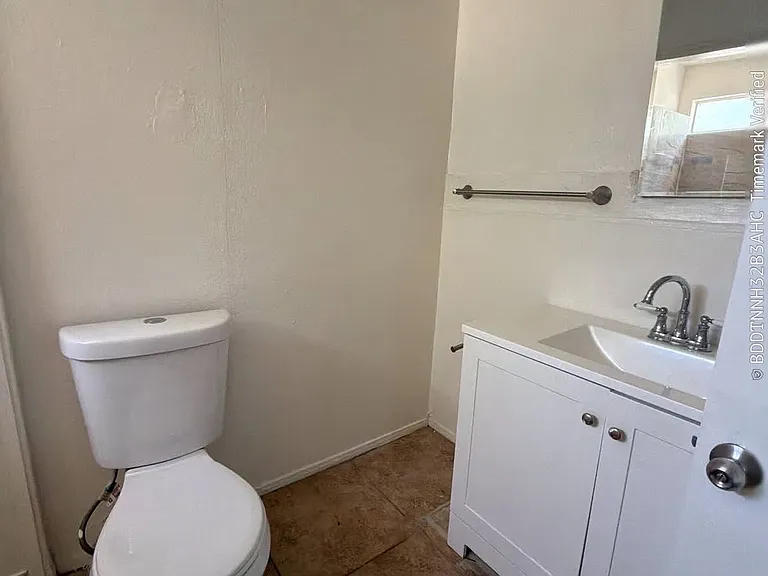 118 Lincoln Ave #B — Photo 2