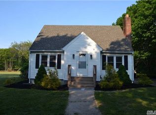 23 Robinson St, Center Moriches, NY 11934