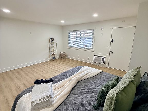 5th image of 803 Hillview Hts #105