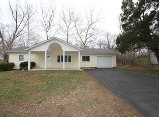 910 Center Ct, Ballwin, MO