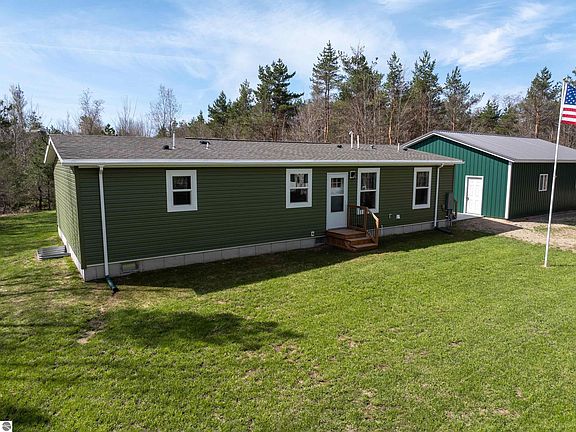 2nd image of 1217 Tremblay Rd