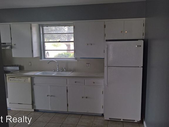 5th image of 2401 Barrow St
