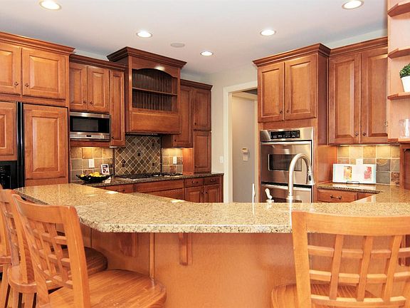 3rd image of 6439 Shady Oak Ln