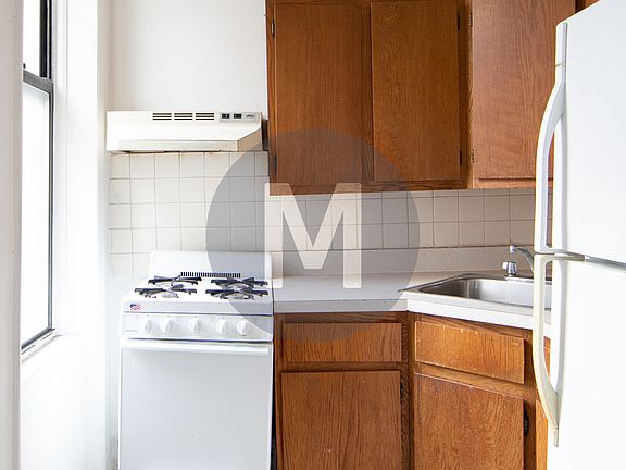3rd image of 261 W 29th St APT 3R