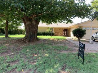 1025 Jan Lee Dr, Burkburnett, TX 76354