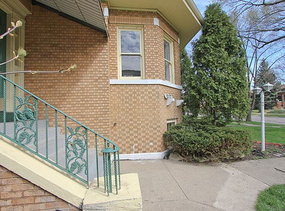 2nd image of 1217 Edmer Ave