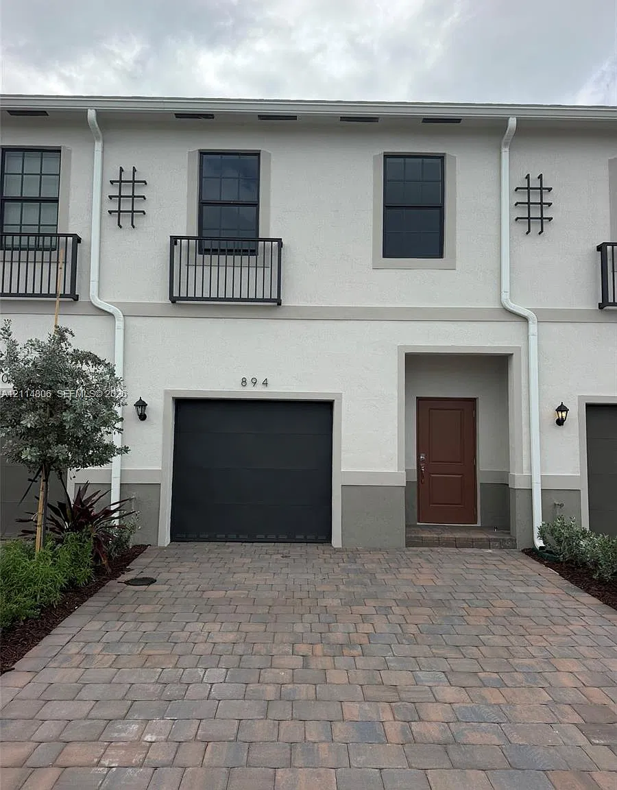 Hadley Place — Photo 1