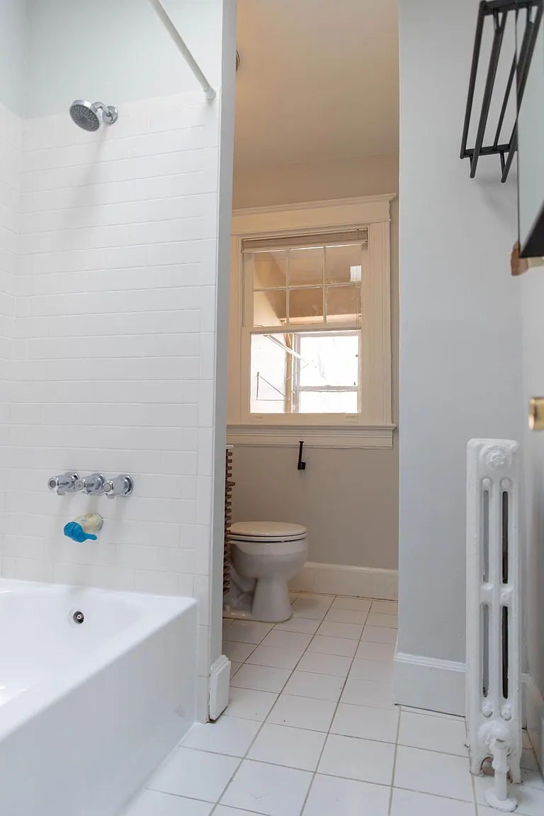 302 Channing St NE photo 1