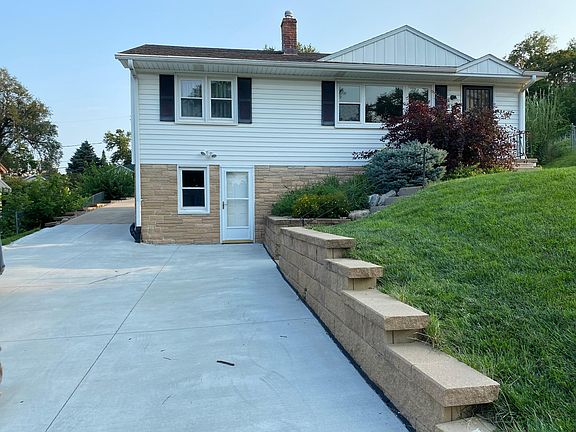 3rd image of 8517 Underwood Ave