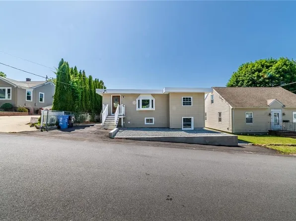 75 Cumberland St, Cumberland, RI 02864