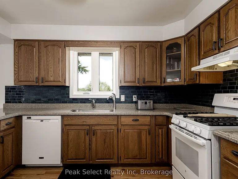 7 Hillside Ct — Photo 15