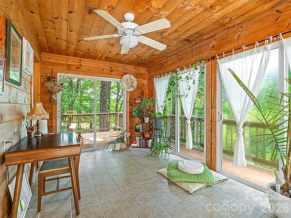 12th image of 520 Patricia Rd