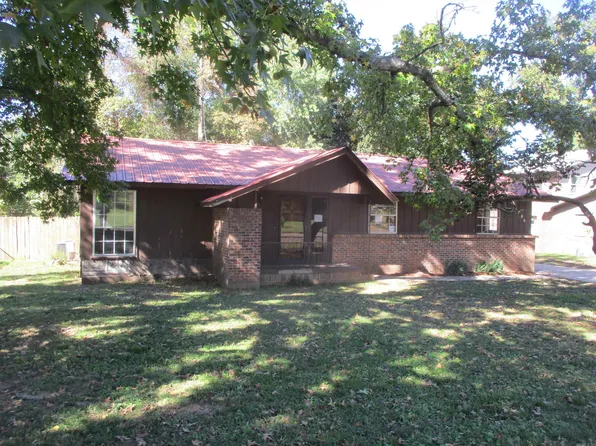 1104 N 4th St, Paris, AR 72855