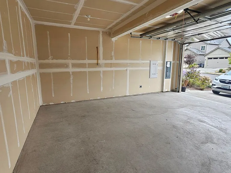 435 NE Inspiration St — Photo 36
