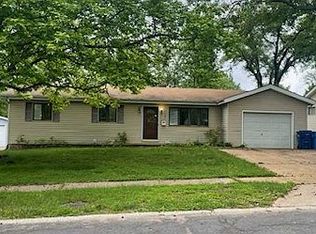 1085 Hallwood Dr, Florissant, MO 63033