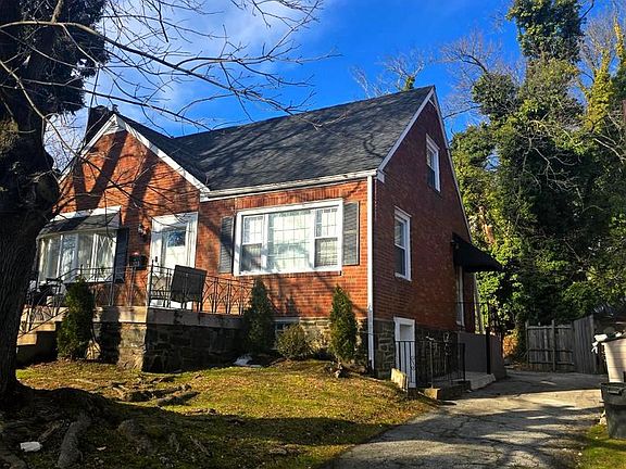 2nd image of 1303 Manor Rd