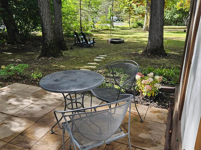 617 W Everett Rd #COACH HOUSE — Photo 8