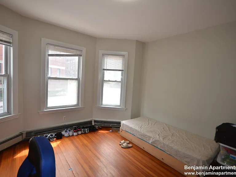 77 Walnut St #4 — Photo 8