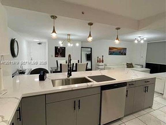 4th image of 1621 Collins Ave APT 707