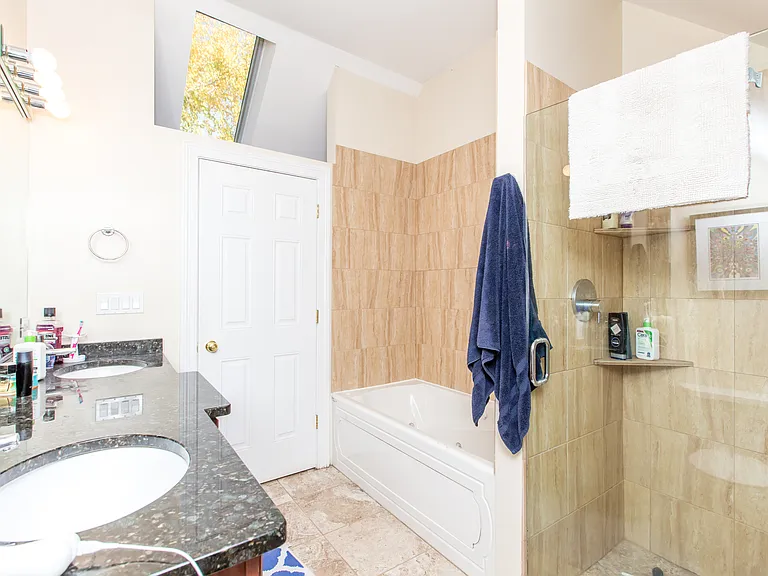 1621 N Honore St #3R — Photo 7