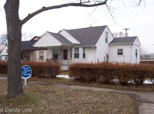 2104 Baumey St, Wyandotte, MI 48192