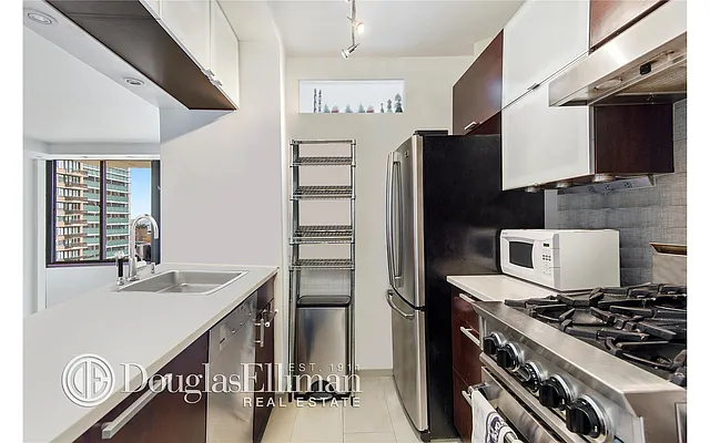 Rented by REAL New York | media 27