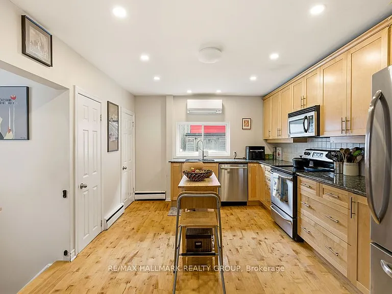 176 King Edward Ave — Photo 17