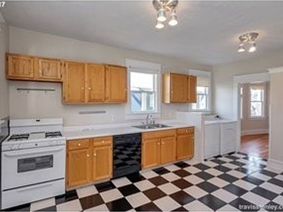 4th image of 1115-1117 SE Marion St #1115