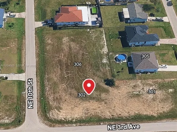 302 NE 10th St, Cape Coral, FL 33909