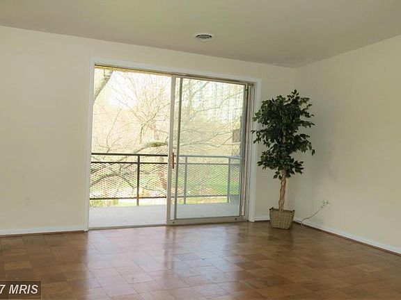3rd image of 10320 Rockville Pike APT 401