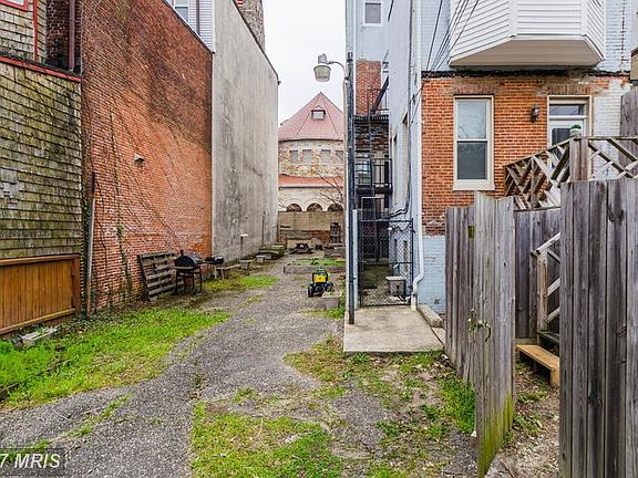 4th image of 2209 Saint Paul St